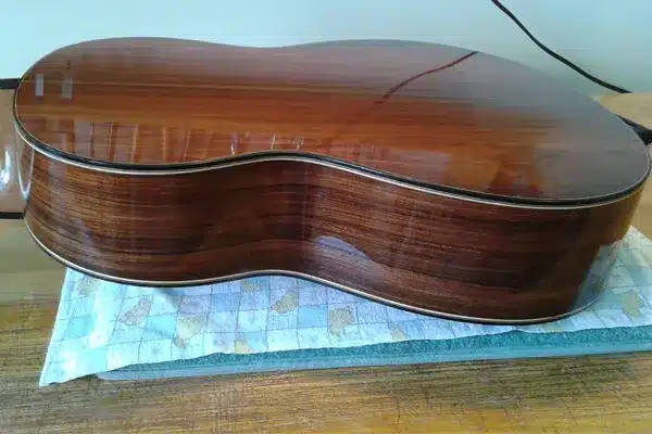 تفاوت گیتارهای ایرانی و خارجی در کیفیت ساخت 6 تفاوت گیتارهای ایرانی و خارجی در کیفیت ساخت