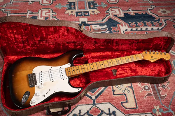 تاریخچه گیتار الکتریک 4 تاریخچه گیتار الکتریک