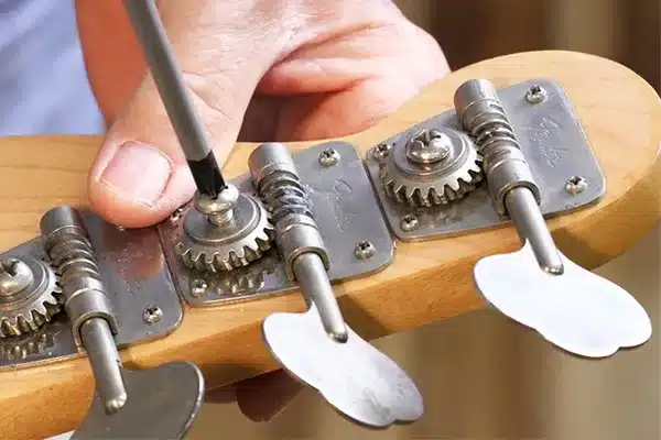 سفت کردن گوشی های گیتار - علت سفت شدن گوشی گیتار