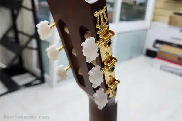 تشخیص گیتار یاماها اصل از تقلبی 2 ماشینسرها و سختافزار گیتار یاماها