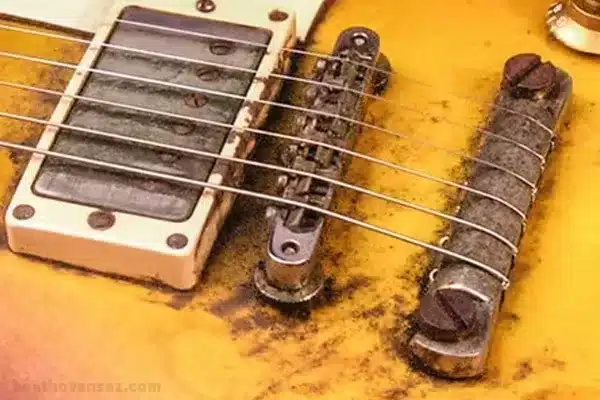 نگهداری گیتار در برابر تغییر دما 1 نگهداری گیتار در برابر تغییر دما