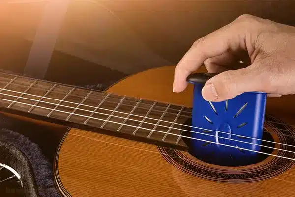 نگهداری گیتار در برابر تغییر دما 2 نگهداری گیتار در برابر تغییر دما